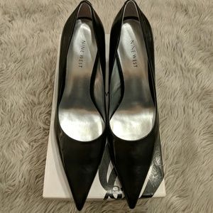 NWT Nine West black pumps